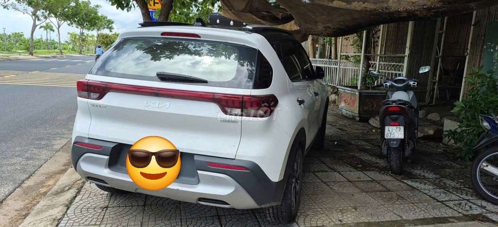 KIA Sonet Luxury 2024 белый 50 тыс. км