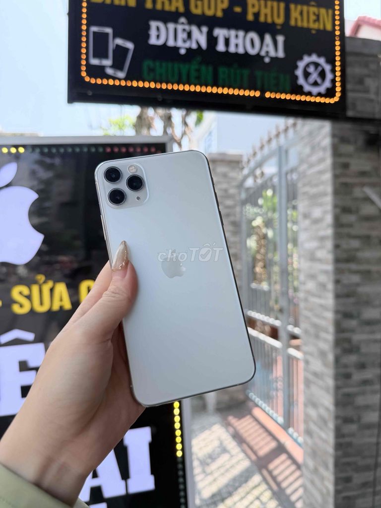Apple iPhone 11 Pro Max 64GB Bạc. Mua bán Điện thoại tại Quận Sơn Trà Đà Nẵng được đăng bởi Diễm Diễm hình 1