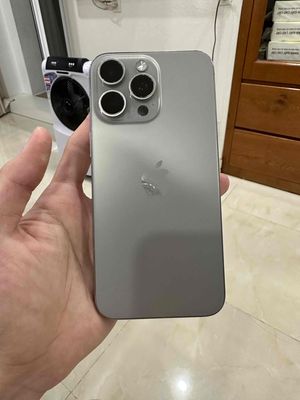 15 pro max 256gb ZP/a 97% cam sau x1 đốm laze nhỏ