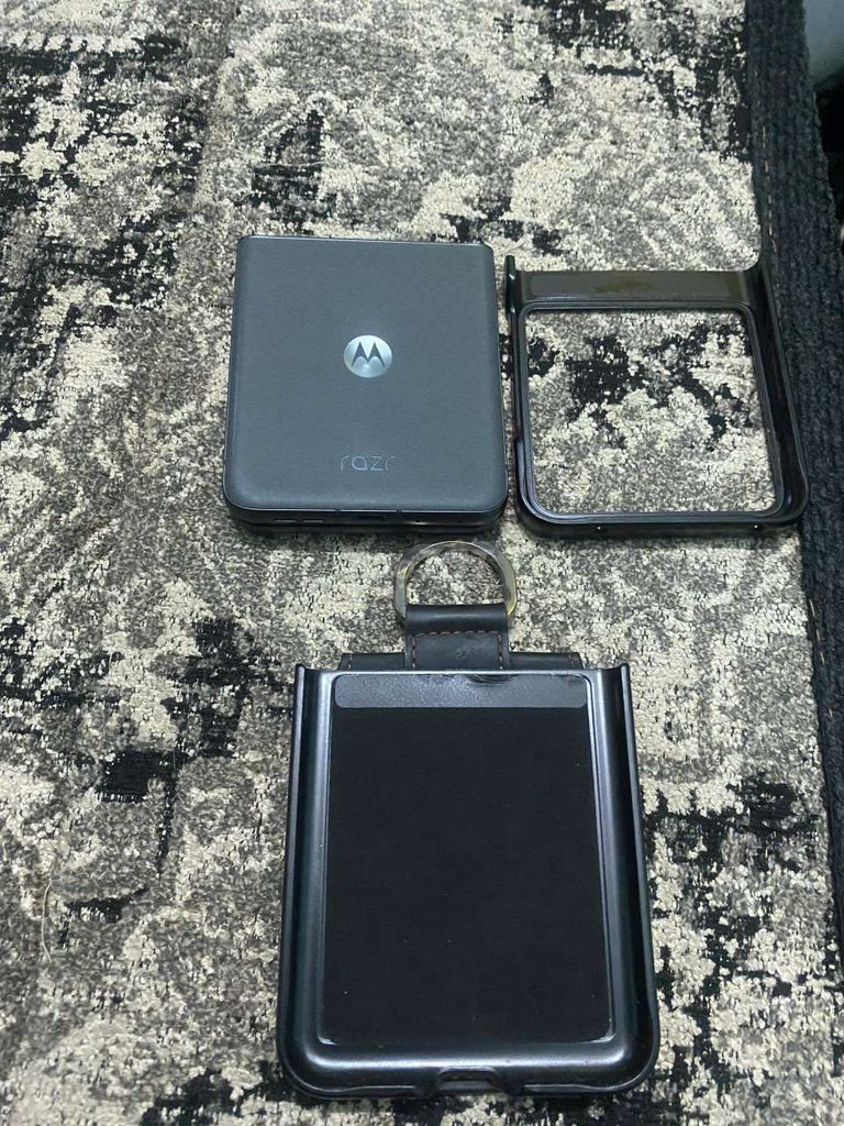 Motorola Razr 50 256GB Đen. Mua bán Điện thoại tại Quận Bình Tân Tp Hồ Chí Minh được đăng bởi The Shield hình 1