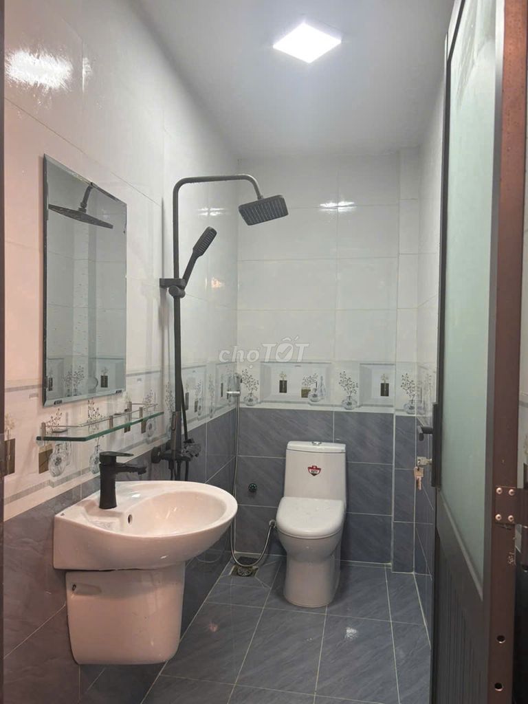 Mặt tiền Thụt THái Phiên, Q 11,  DT 3.8x12m 2 lầu 4 PN 3WC giá 6.97 tỷ