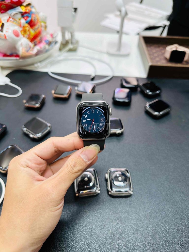 Apple Watch s5/40 titanium bạc ESIM