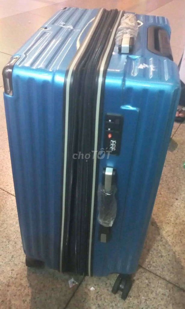 Vali kéo Xanh khóa số bánh lăn mới. Mua bán Túi xách tại Quận Tân Bình Tp Hồ Chí Minh được đăng bởi Bùi viết Ngọc đức hình 1