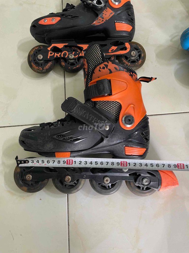 Giày patin trẻ em đen cam cũ