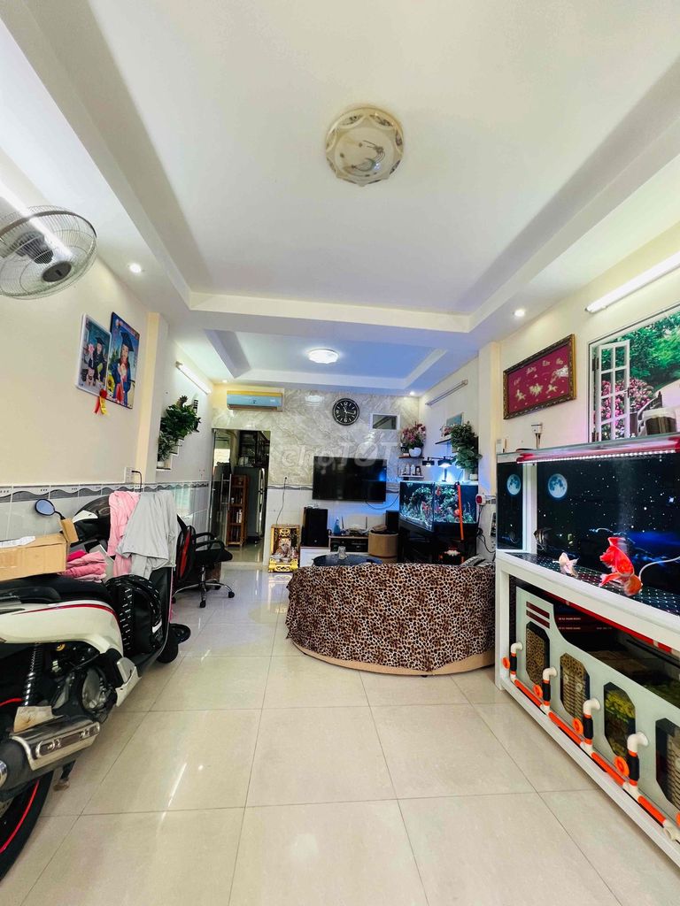 Nhà đẹp HXH Âu Cơ 2 tầng GIÁP RANH Q11 giá trên 4 tỷ