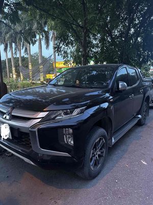 Mitsubishi Triton Đen 5 chỗ