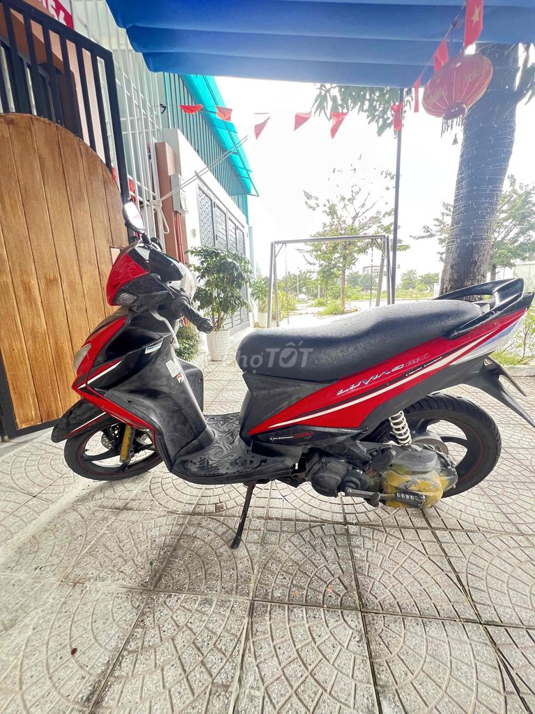 Yamaha Luvias красно-черный