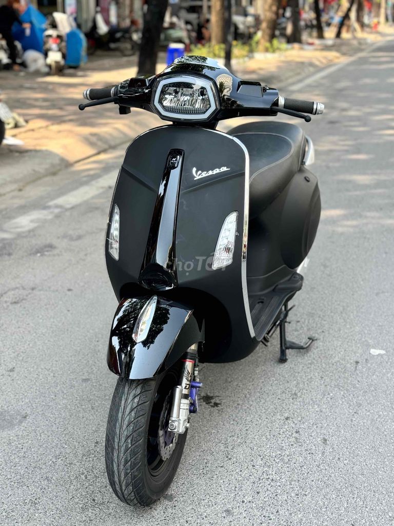 Vespa đen xám bình lướt 2k24, đủ giấy tờ