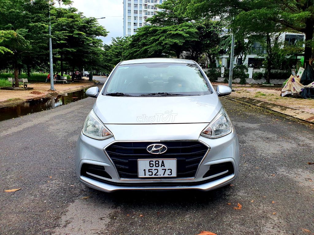 Hyundai Grand i10 2019 MT 1.2 BASE -  Xám bạc đẹp