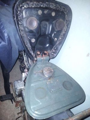 Thùng xăng và yên MD zin. Mua bán Phụ tùng xe tại Huyện Bàu Bàng Bình Dương được đăng bởi Lê Thanh 