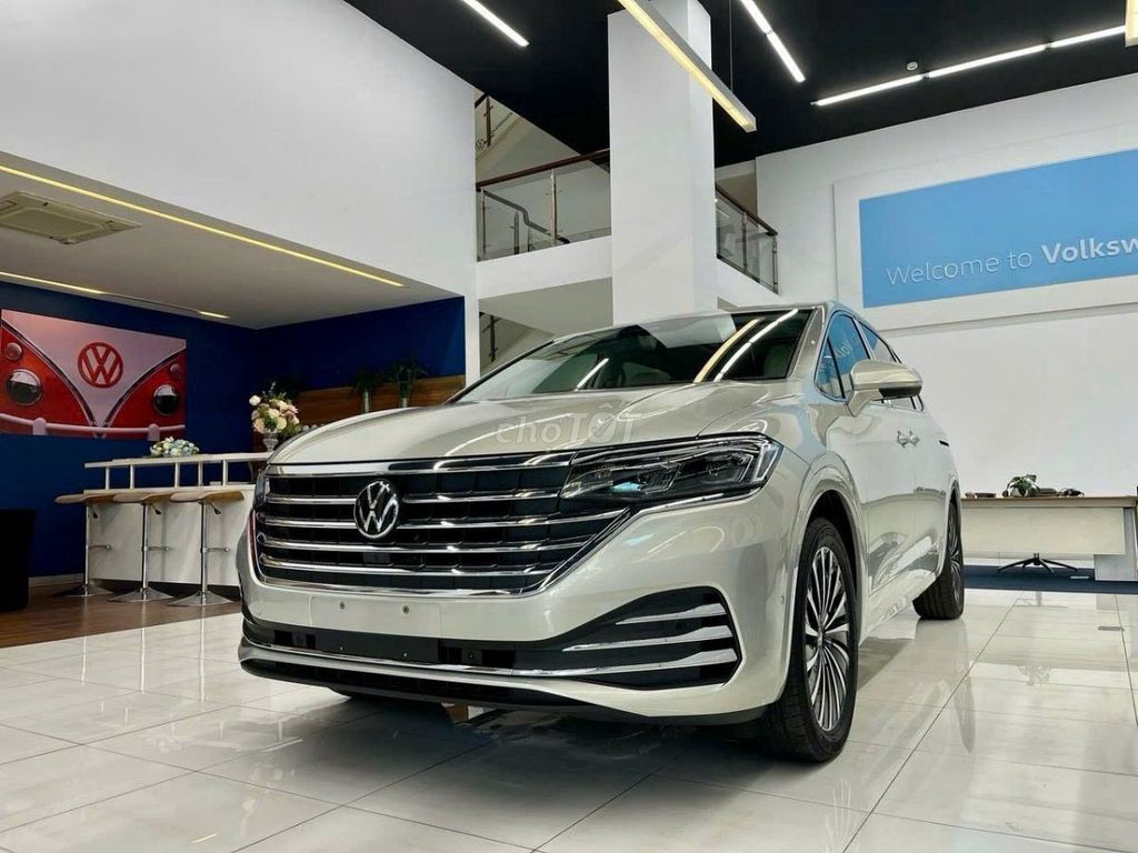 Роскошный минивэн Volkswagen Viloran 2025 серебристый