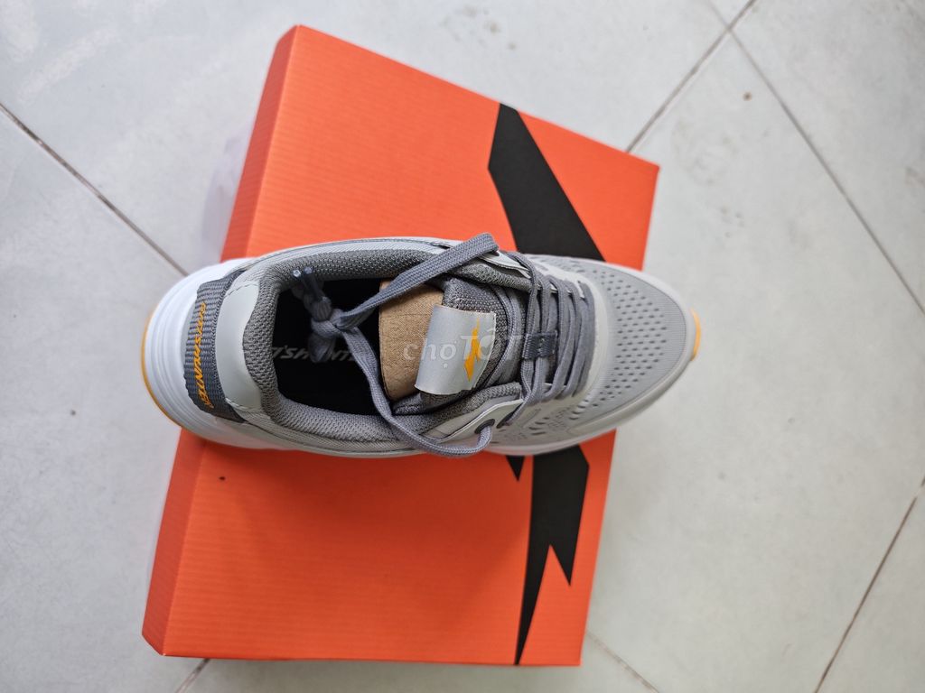 Giày thể thao Bitis Hunter Xám Size 40. Mua bán Giày dép tại Quận Bình Thuỷ Cần Thơ được đăng bởi Vuong hình 1