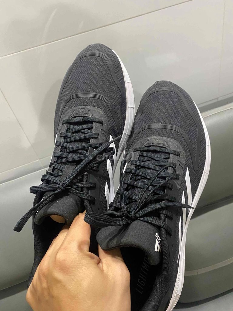 Giày thể thao Adidas Nam Đen trắng. Mua bán Giày dép tại Thành phố Sóc Trăng Sóc Trăng được đăng bởi Thành Đạt hình 1
