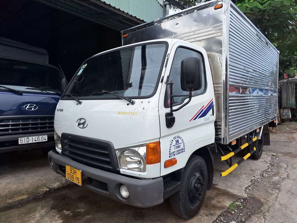 Hyundai hd65 1t75 thùng ngang 2m06 dài 4m4 xe vip