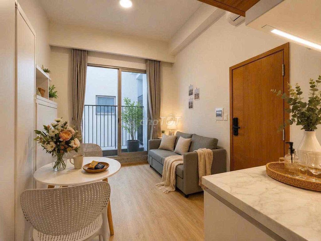 Свободна отличная двухуровневая студия с балконом и мебелью
