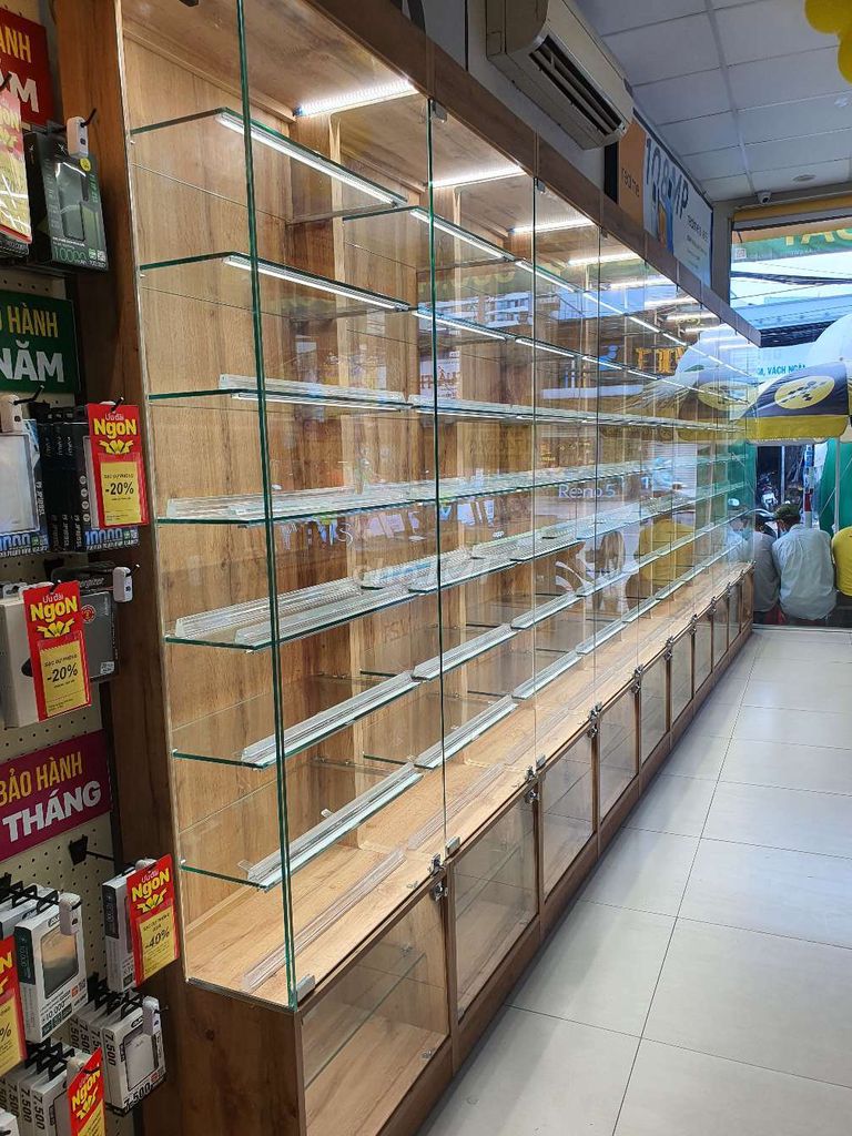Tủ trưng bày Gỗ Kính. Mua bán Tủ, kệ gia đình tại Huyện Bình Chánh Tp Hồ Chí Minh được đăng bởi huỳnh hùng hình 1