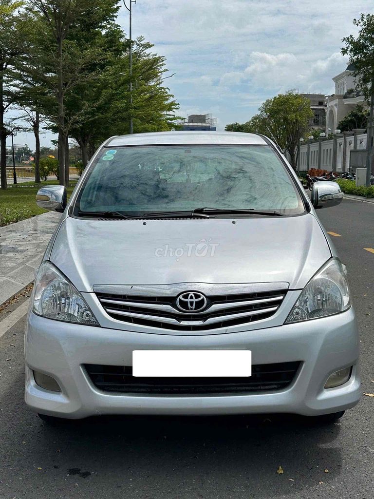 Toyota Innova V 2.0 AT 2011 - 99939 km