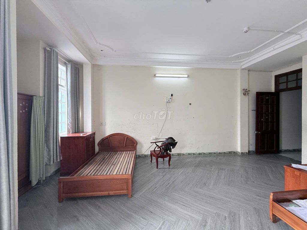Студия на две кровати с балконом на улице 3 tháng 2 — фото 1