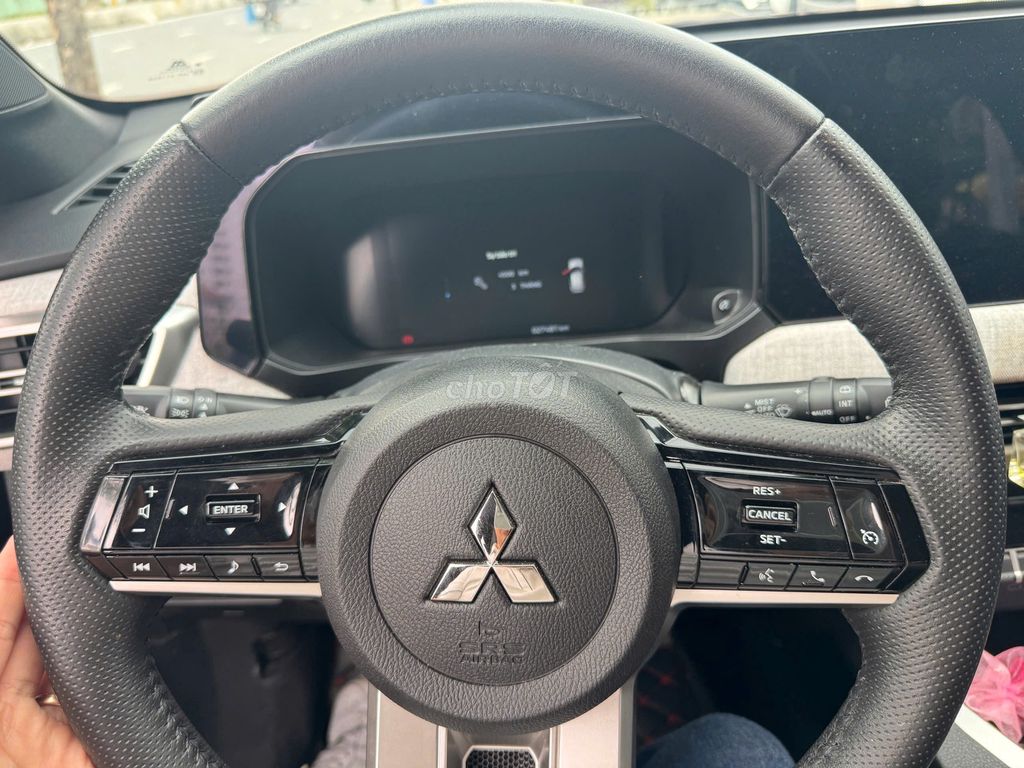 Mitsubishi Xforce 2024 Premium Trắng -  27000 km. Mua bán Ô tô tại Quận Phú Nhuận Tp Hồ Chí Minh được đăng bởi ĐỨC XE LƯỚT hình 4