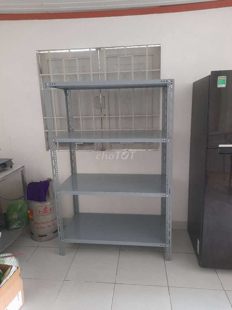 Kệ sắt V lỗ Xám ghi cao 1m5 4 tầng. Mua bán Tủ, kệ gia đình tại Thành phố Dĩ An Bình Dương được đăng bởi Thu Hoàng hình 1