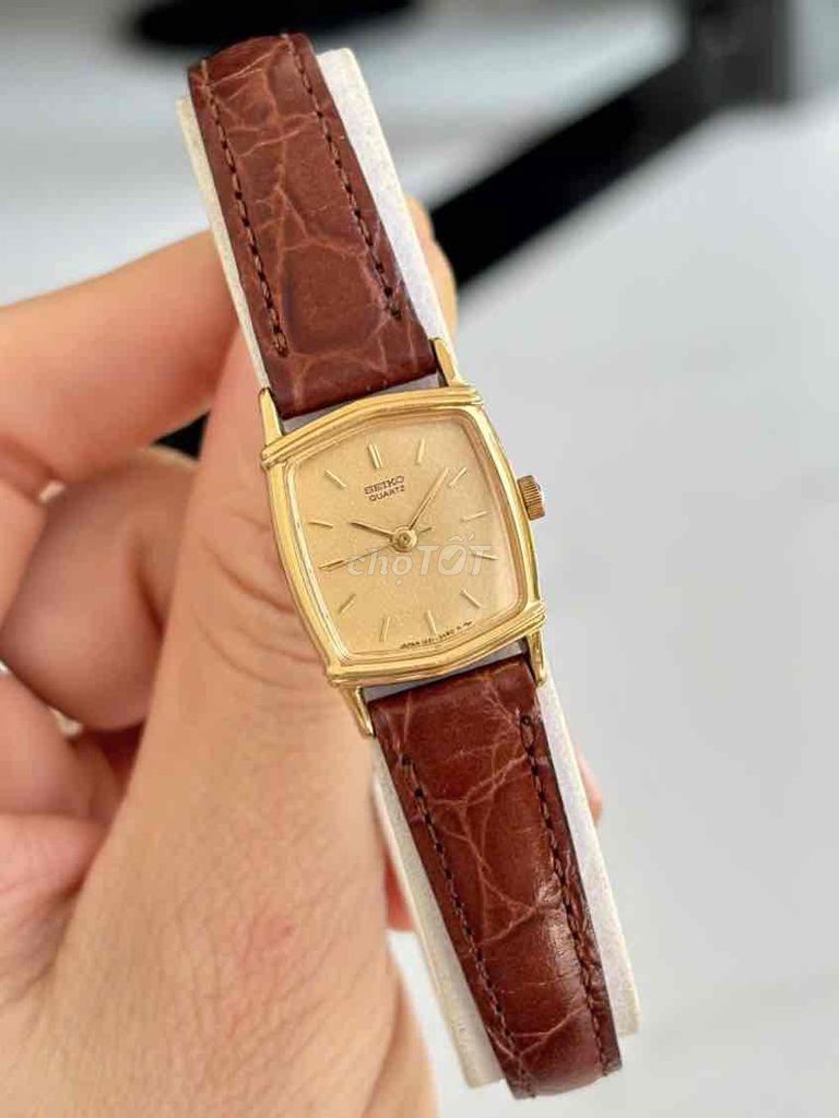 Đồng hồ đeo tay Seiko Tank Nữ Vàng. Mua bán Đồng hồ tại Huyện Cam Lâm Khánh Hòa được đăng bởi TRƯƠNG THỊ SHOP hình 1
