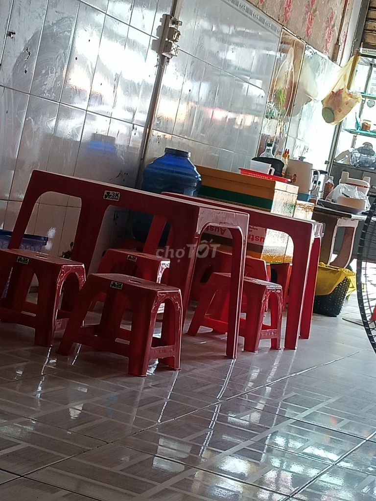 Bàn ghế nhựa đỏ đã sử dụng. Mua bán Bàn ghế tại Huyện Bình Chánh Tp Hồ Chí Minh được đăng bởi Lam Ngoc hình 1