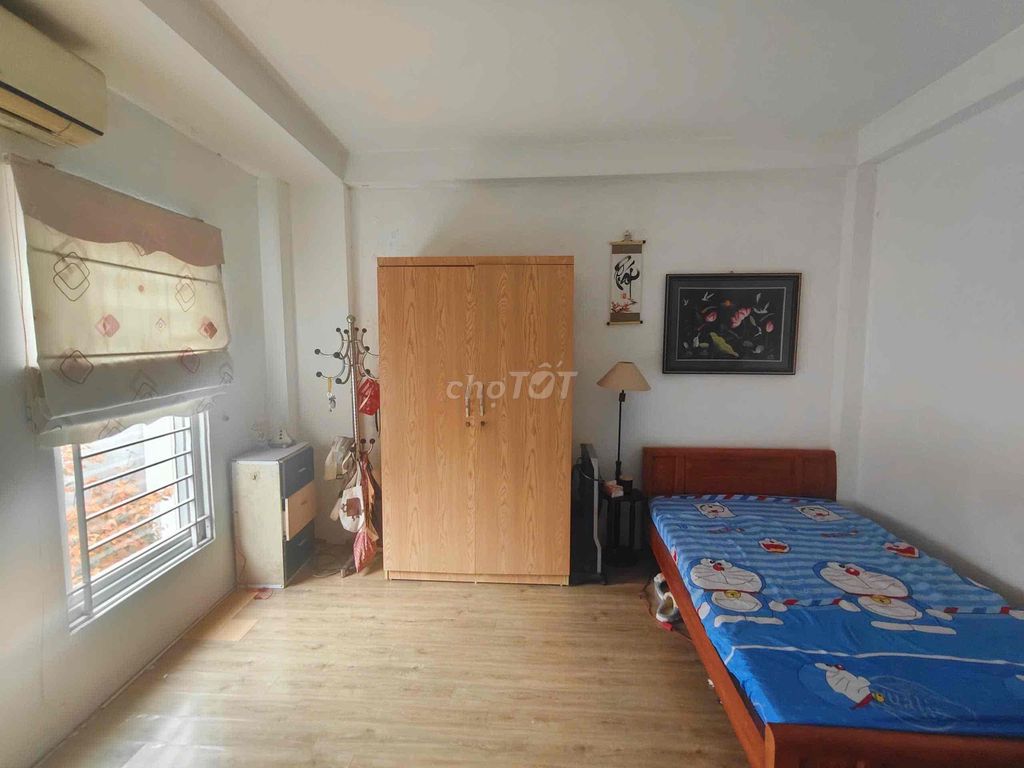 Phòng trọ 40m2 gần cầu Long Biên, ngập ánh nắng