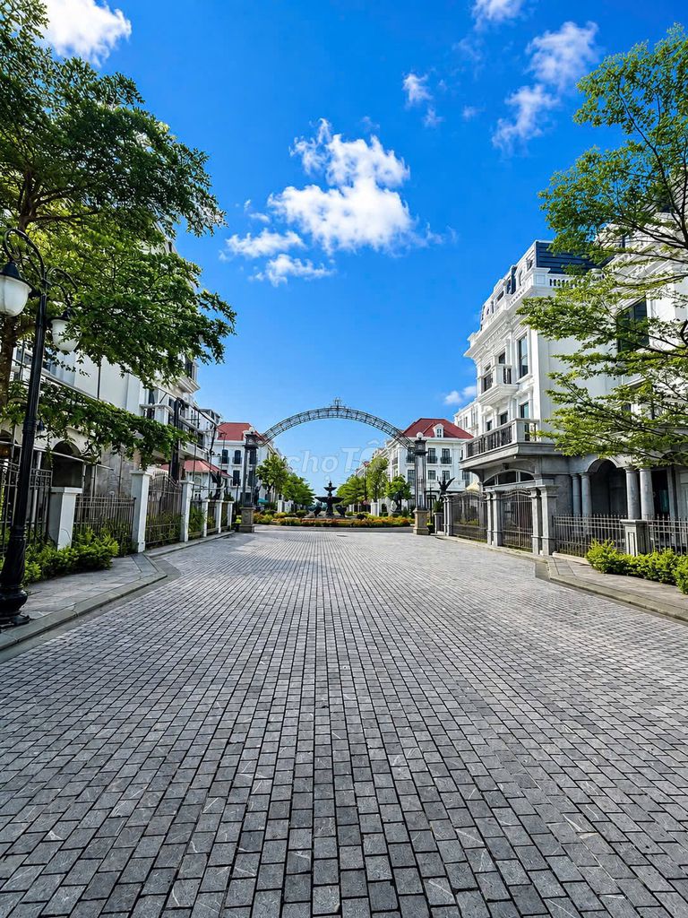 Продается вилла Sunshine Capital в Тай Тханг Лонге, в Красном списке главного владельца