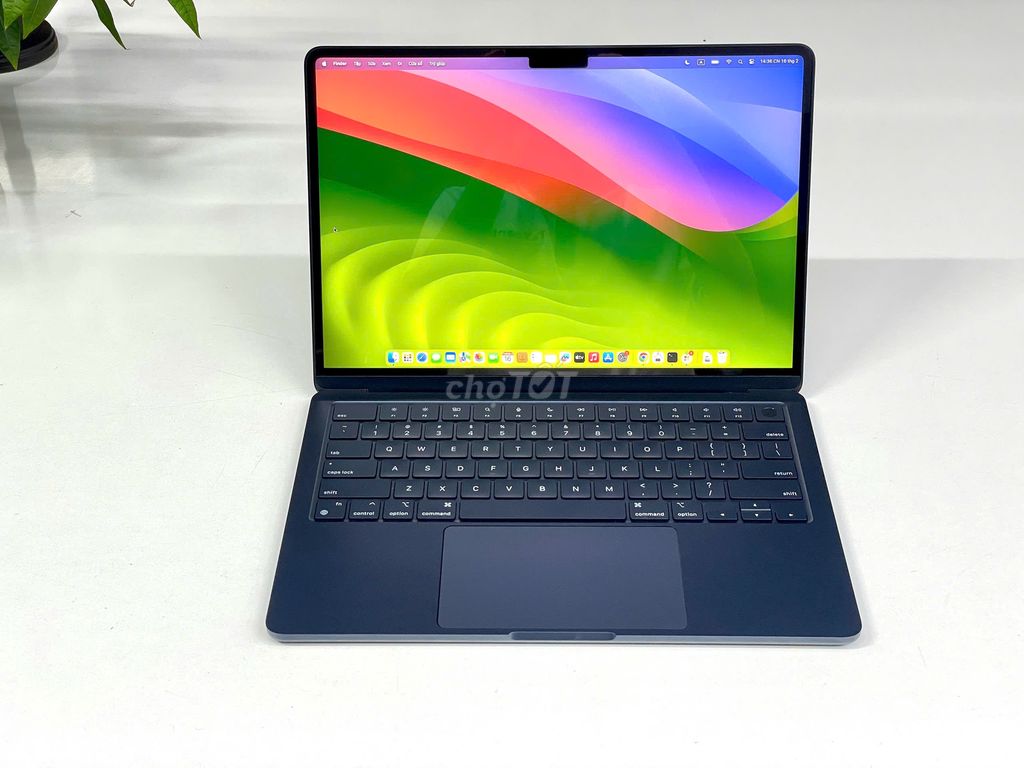 Macbook Air M2 máy đẹp keng, cấu hình siêu khủng