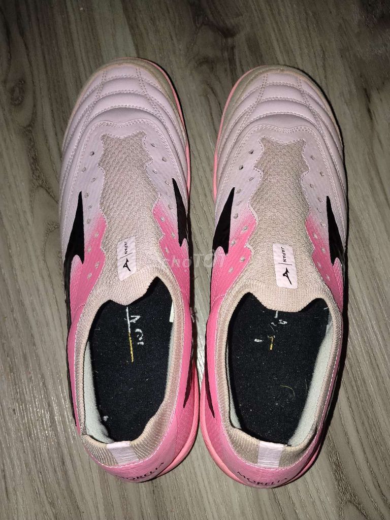 Giày đá bóng Mizuno Hồng Size 43. Mua bán Giày dép tại Quận Ninh Kiều Cần Thơ được đăng bởi Thanh hình 1