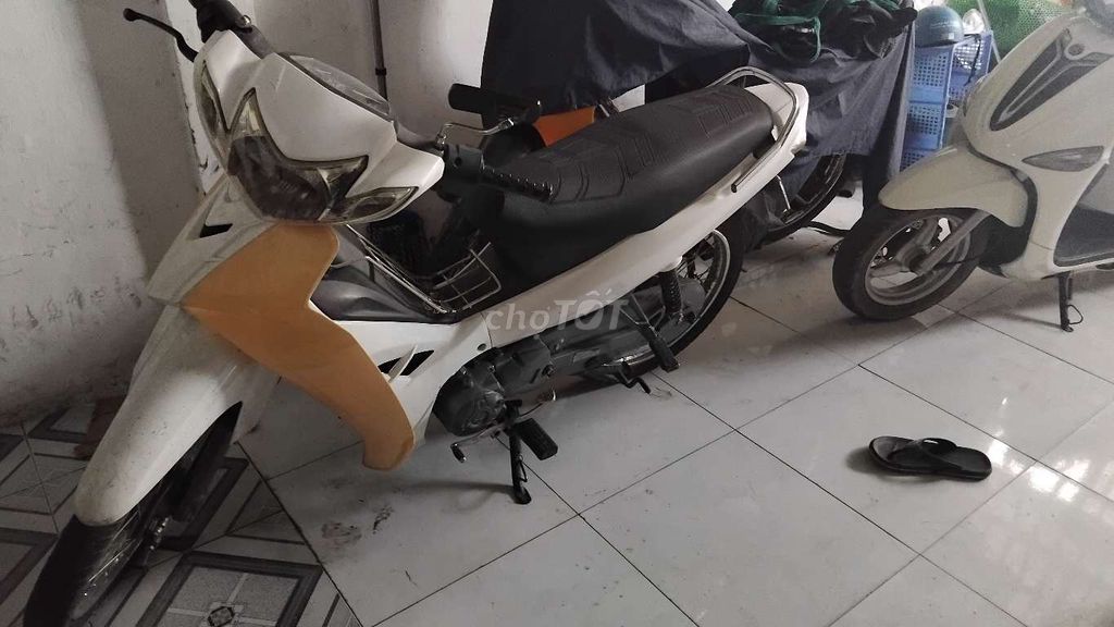 Yamaha Sirius 50cc màu Trắng. Mua bán Xe máy tại Thành phố Dĩ An Bình Dương được đăng bởi Vương lộc phát  hình 3