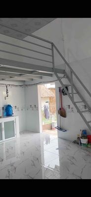 Cho thuê 400m2 đất trống + nhà mới xây