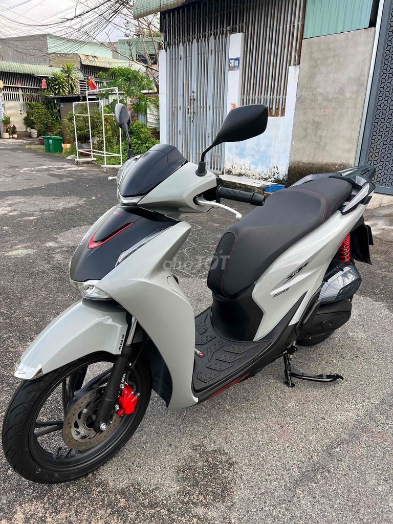 Honda SH160i ABS 2026 серый цемент 2000 км