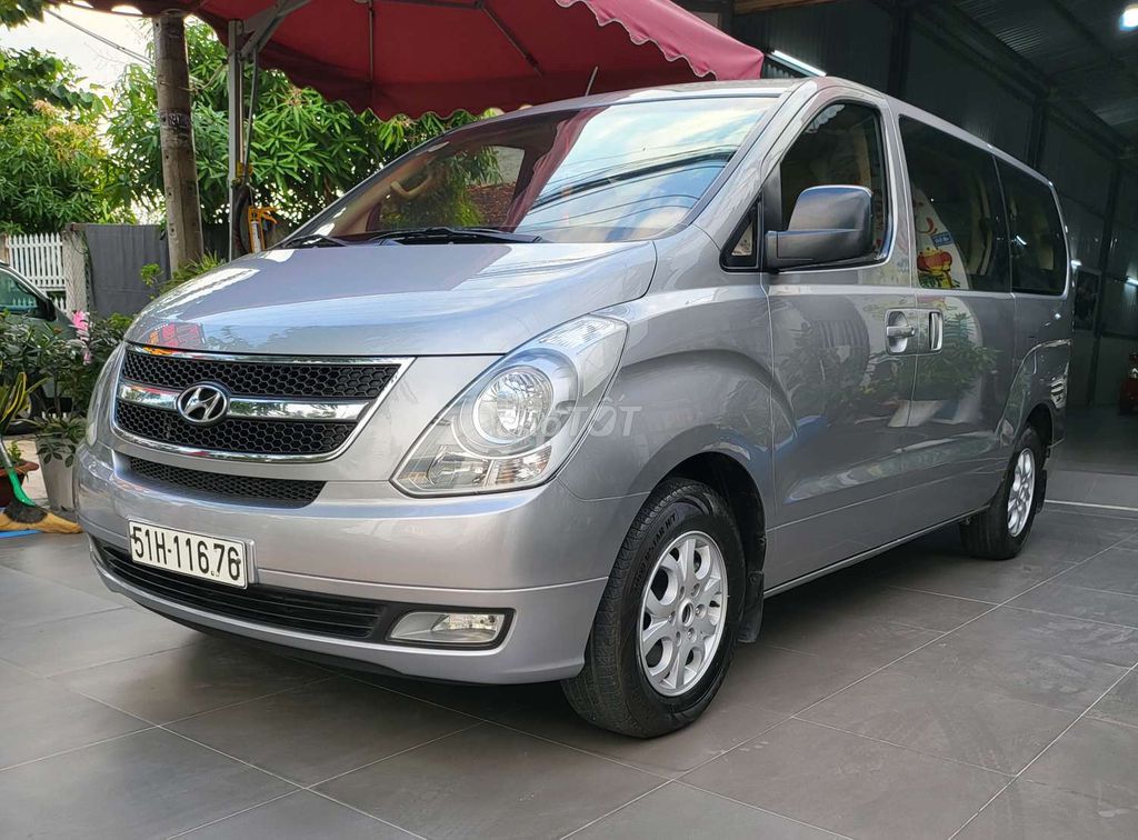 Hyundai Starex 2012 9 chỗ máy xăng MT xe đẹp rộng