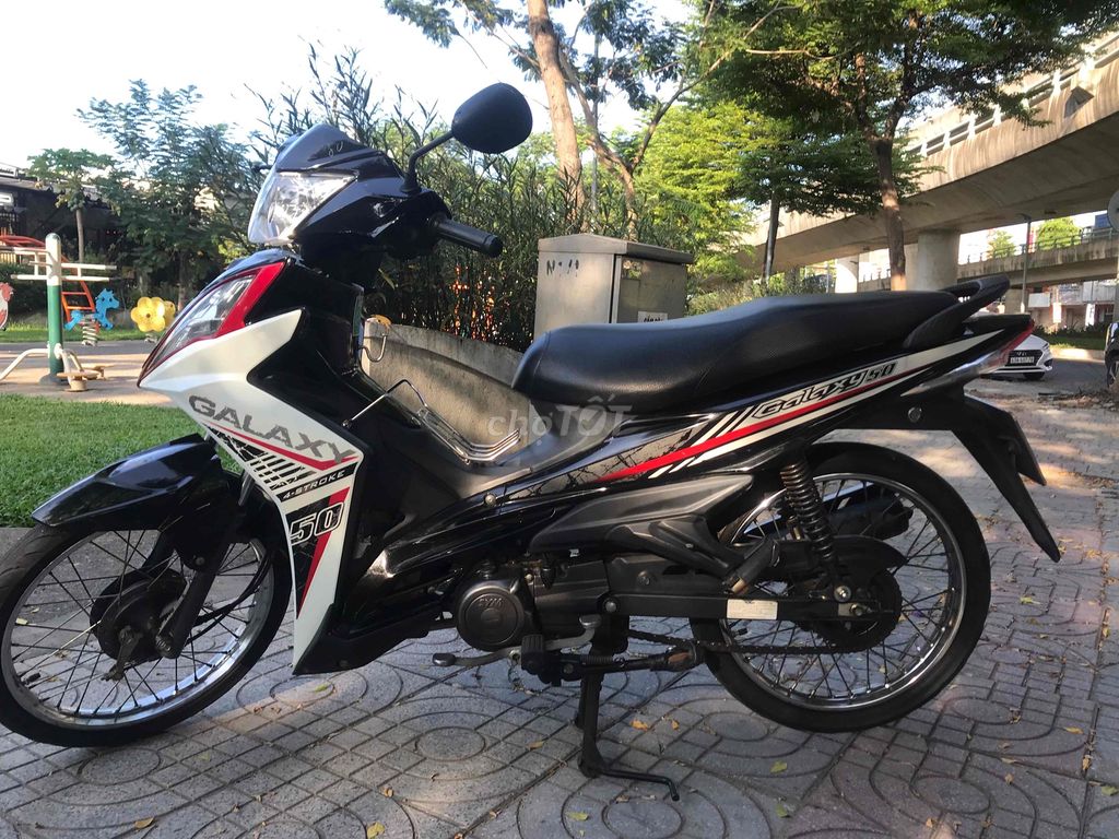 SYM Галакси 50cc черный, белый, красный