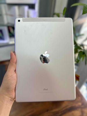 iPad Gen 5 4G 32GB Silver