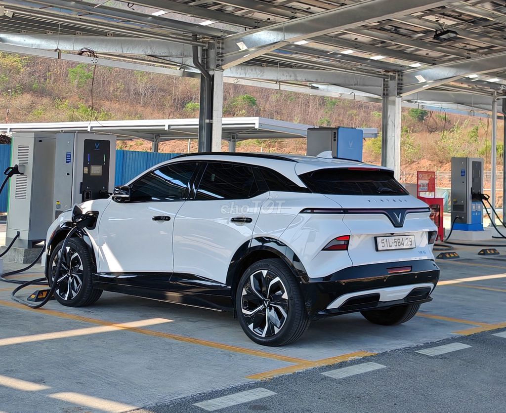VINFAST VF6 PLUS 2024 - 36 тыс. км, макс. комплектация + 50 млн тюнинга