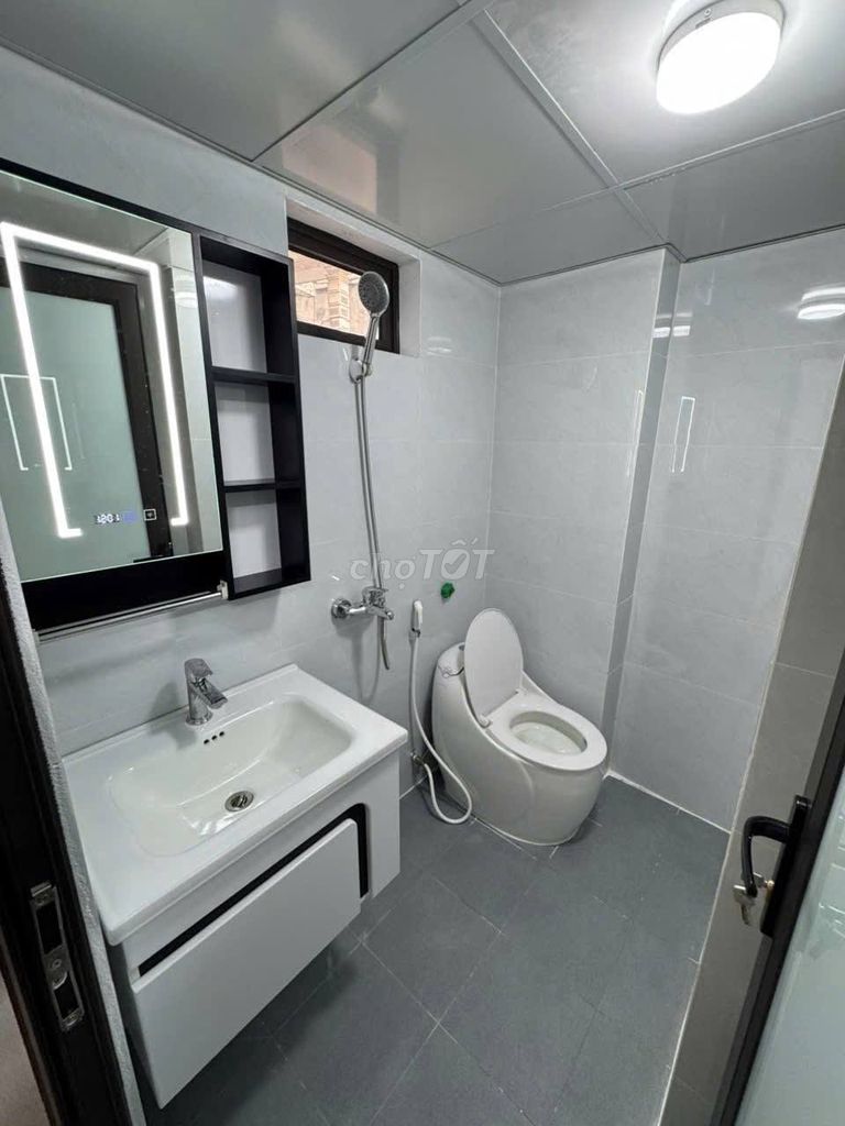 Bán nhà 4 tầng lô góc 50m2 gần KCN Quang Minh - Mê Linh Plaza