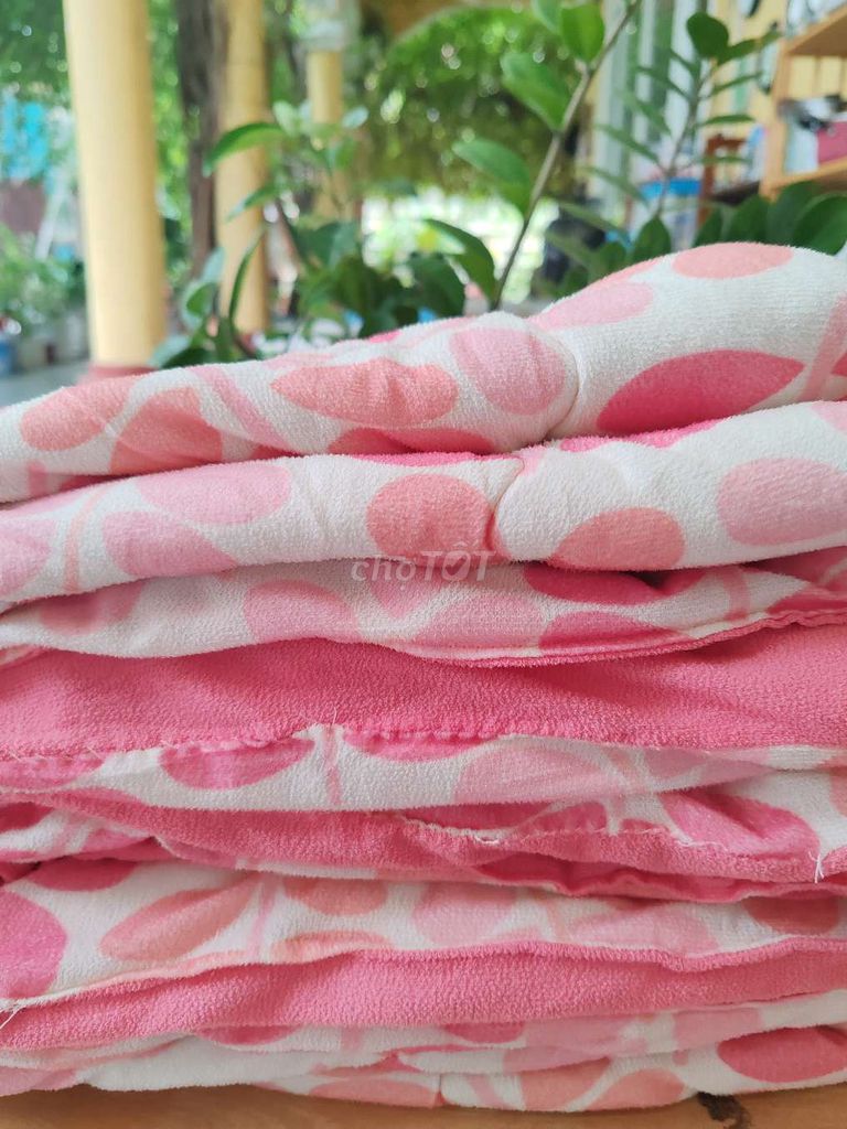 Chăn mền Vải Hồng đậm 1m8 x 2m Nhật Bản. Mua bán Giường, chăn ga gối nệm tại Quận 7 Tp Hồ Chí Minh được đăng bởi Vy Vy hình 1