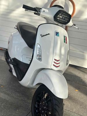 vespa sprin máy móc nguyên zin sang tên nhanh gọn. Mua bán Xe máy tại Quận Hải Châu Đà Nẵng được đăng bởi gold
