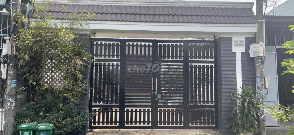 Bán nhà mặt tiền 1 trệt 2 lầu 3, diện tích đất 210m2 full thổ cư