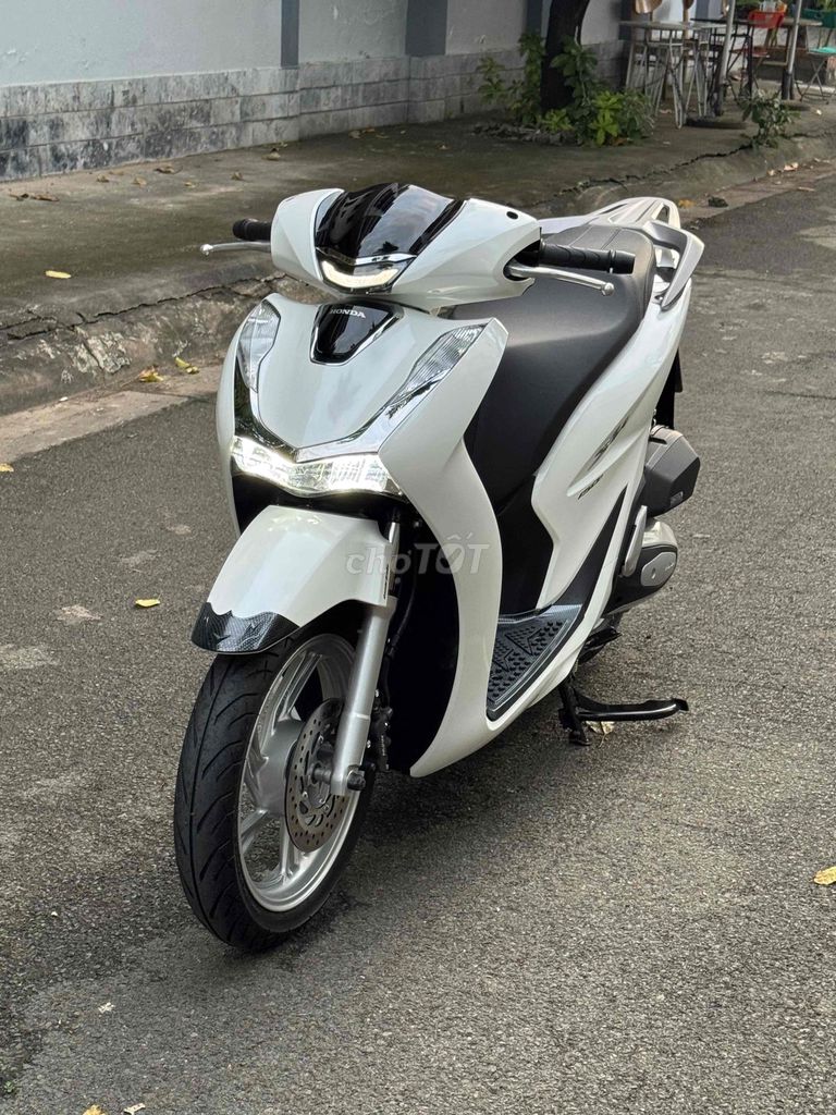 Honda SH 125i Trắng 500km như xe new. Mua bán Xe máy tại Quận Gò Vấp Tp Hồ Chí Minh được đăng bởi CHXM 86 chuyên bán xe trả góp hình 2