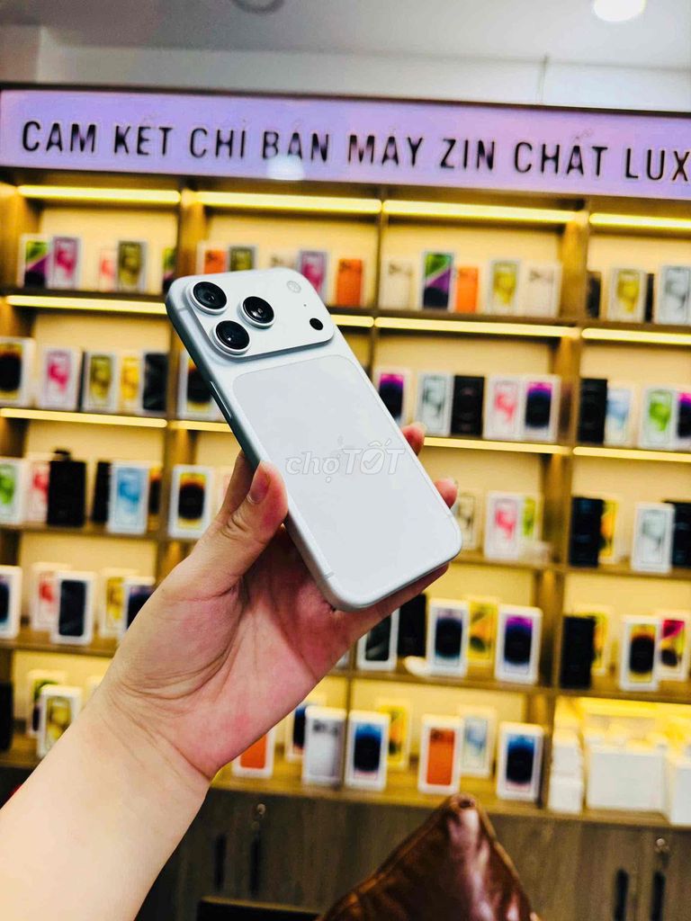 iPhone 17 Pro Max Bạc. Mua bán Điện thoại tại Huyện Hóc Môn Tp Hồ Chí Minh được đăng bởi Apple Táo Stone hình 1