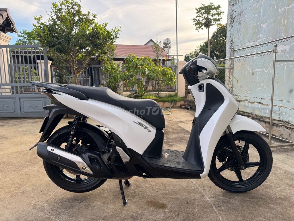 cần bán xe SH150i (2015). Mua bán Xe máy tại Thị Xã Buôn Hồ Đắk Lắk được đăng bởi Nguyen tuan hình 4