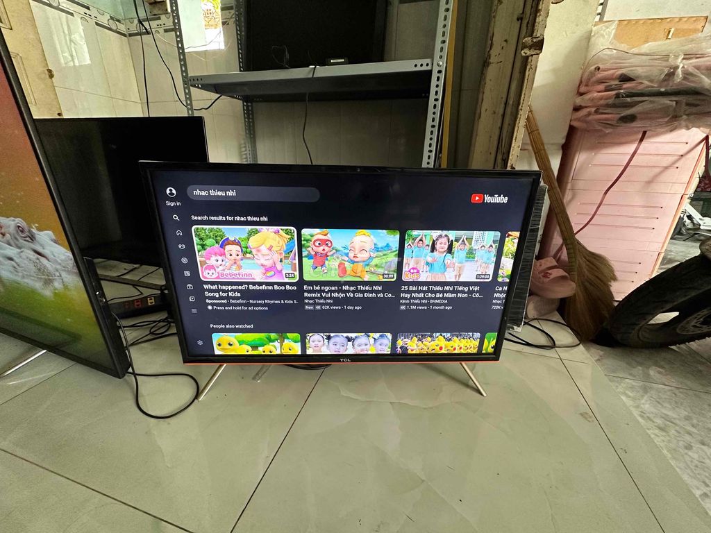 smart tivi tcl 32in WiFi nhanh muợt .