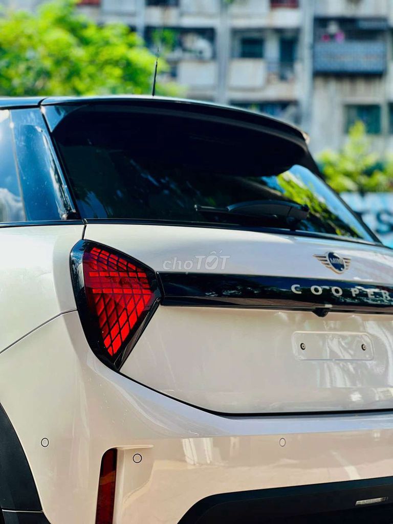 Mini Cooper S 5 Door, thơm mùi mới, đi đúng 143 km. Mua bán Ô tô tại Quận Long Biên Hà Nội được đăng bởi Long Biên Cars hình 8