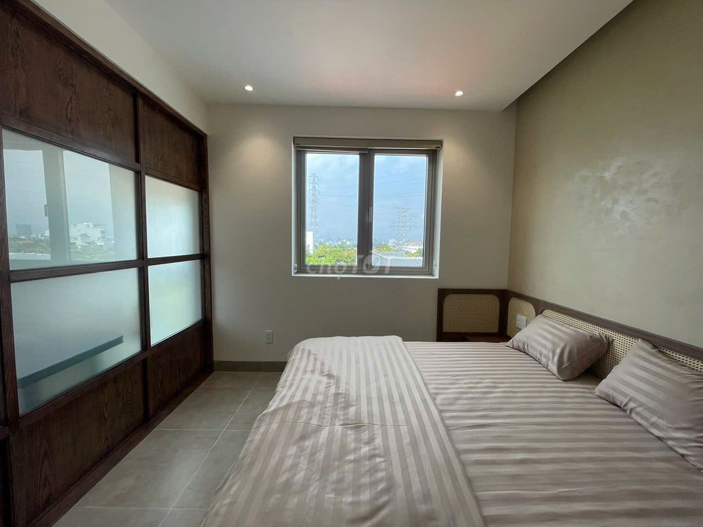 Spacious 2-bedroom apartment with washer and dryer by the river — photo 7