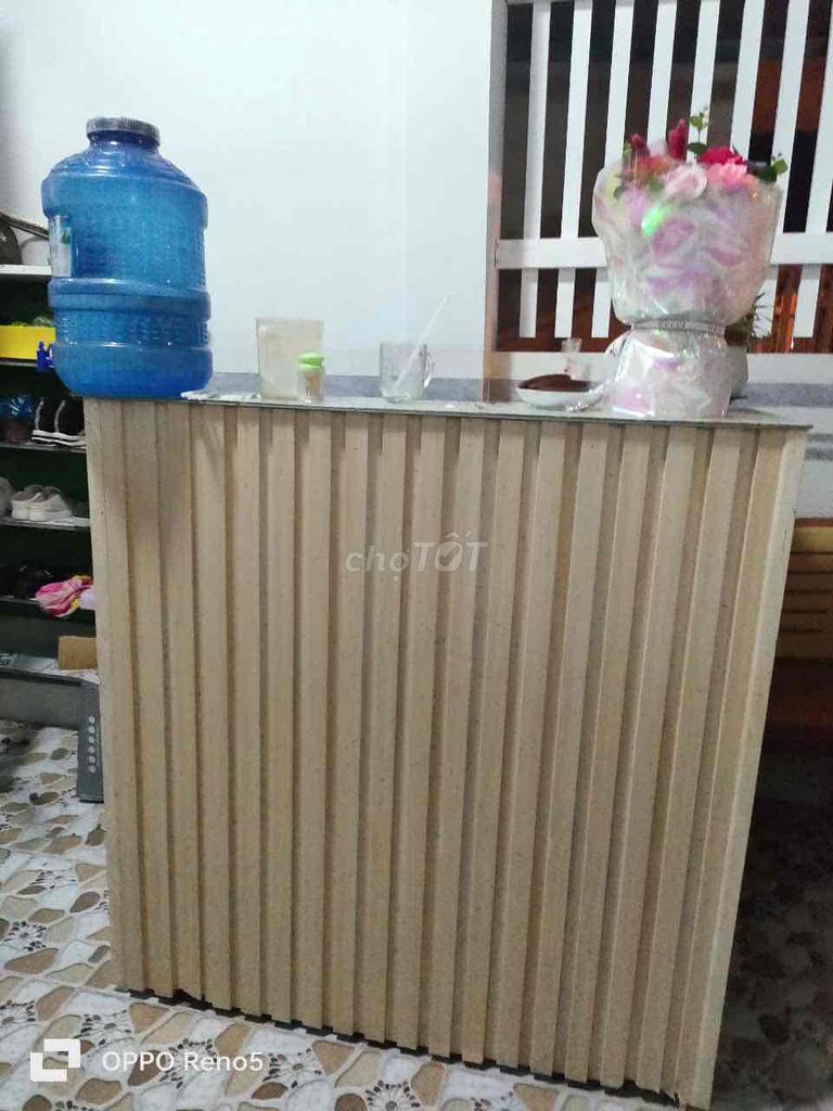 Tủ tính tiền quán ăn hoặc shop. Mua bán Tủ, kệ gia đình tại Quận Bình Thuỷ Cần Thơ được đăng bởi Tran Phuong Linh hình 3