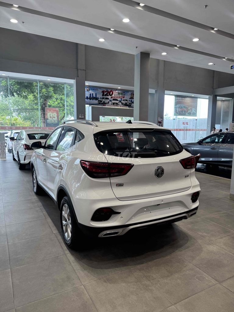 Внедорожник MG ZS белый