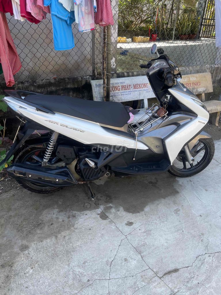 Honda Air Blade Fi 2015 125cc Trắng bạc biển 83. Mua bán Xe máy tại Quận Cái Răng Cần Thơ được đăng bởi Cầm Đồ Minh Tấn hình 1